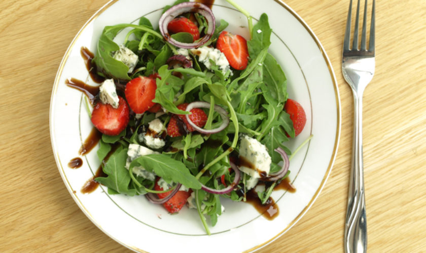 آش بولاغ اوتی و یا سالاد بولاغ اوتی به عنوان وعده غذایی مفید و موثر بر درمان بیماری های کلیوی