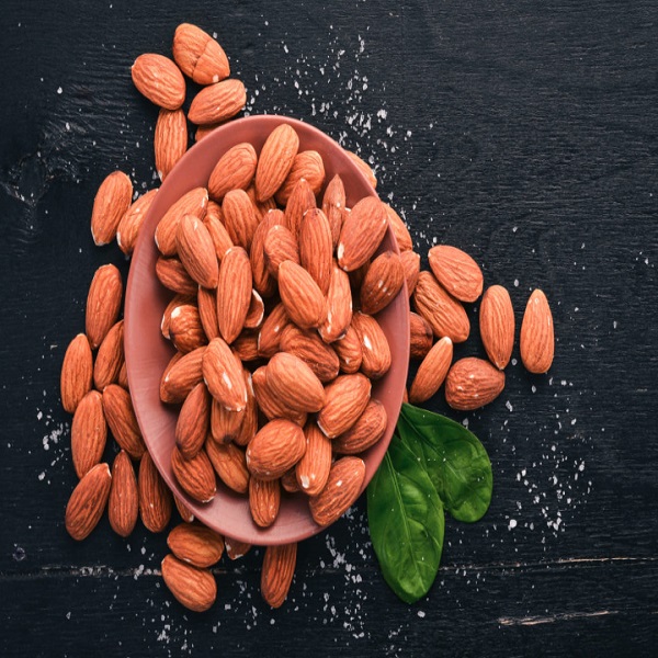 معایب مصرف بادام